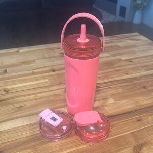 Brumate multishaker 26oz with straw lid and locking lid